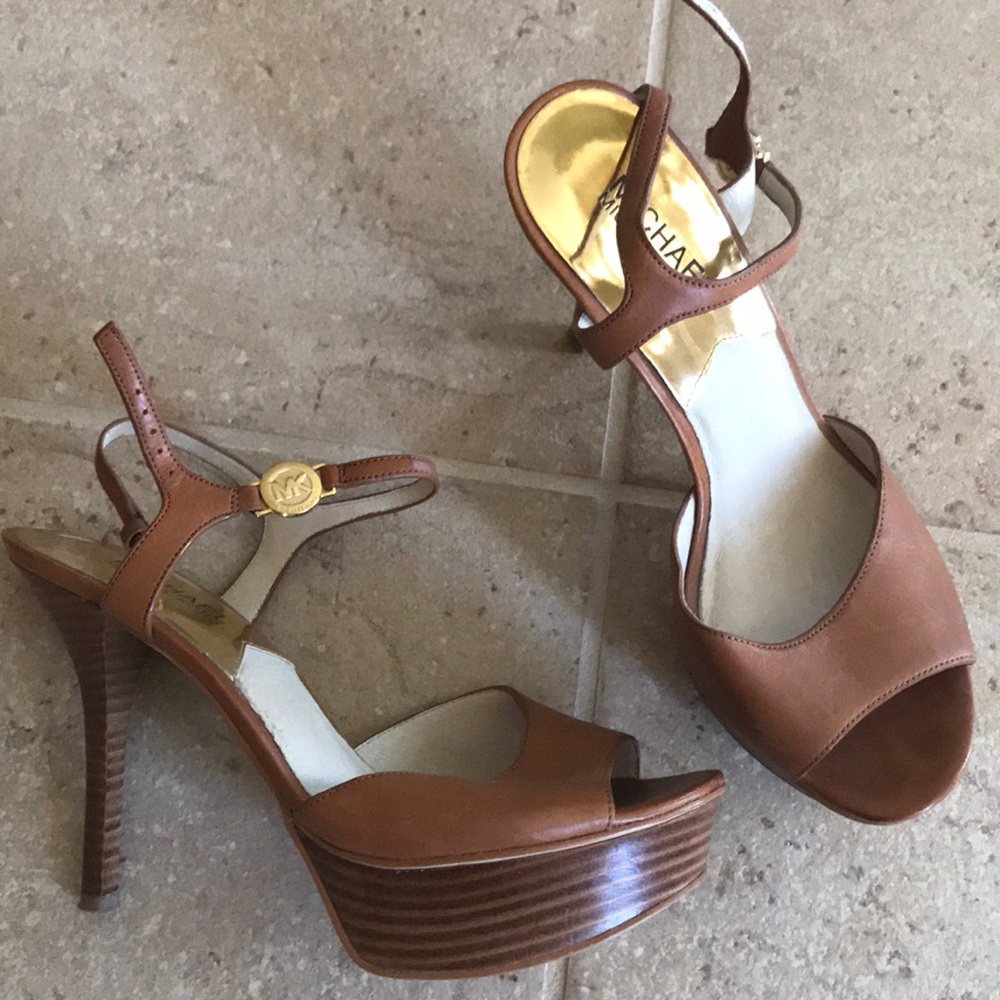 Great condition Michael Kors heels